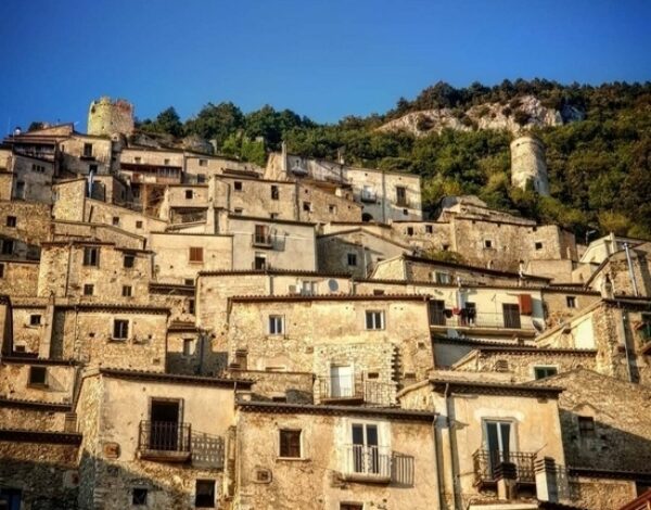 Pesche: the crib village of Molise